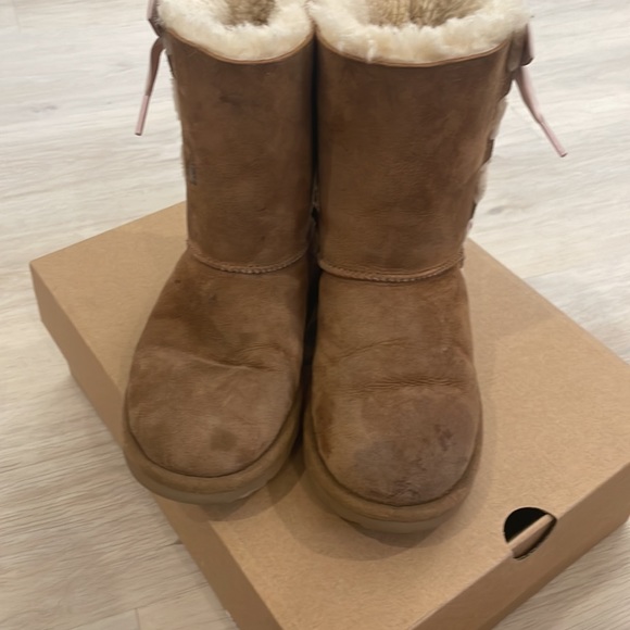 Girls Bailey Bow Ugg Boots - Picture 2 of 7